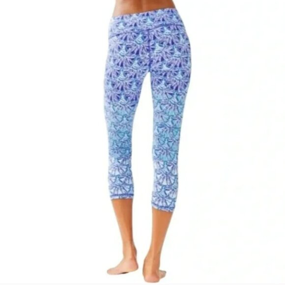 LILLY PULITZER | UPF 50+ Luxletic Weekender Crop Legging in Whisper Blue | XS - Picture 4 of 9
